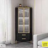 VAISSELIER VITRINE D'ANGLE NOIRE ET DORÉE AVEC ÉCLAIRAGE
