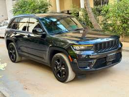 Grand Cherokee 2023 full black thumb 3