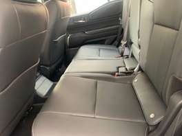 Toyota land cruiser 2025 thumb 4