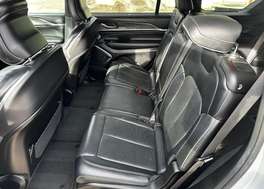 2022 jeep grand Cherokee thumb 5