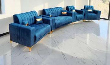 Fauteuils, canapés salons spacieux  , importé