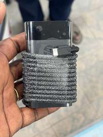 Chargeur rapide USB-C noir avec câble intégré