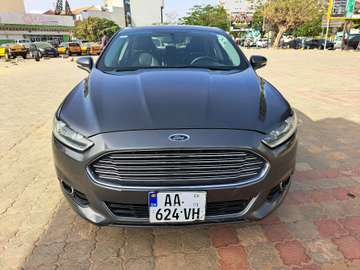 Ford Fusion Gris métallisé Berline