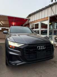 AUDI Q8 2021