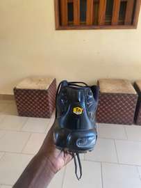 Chaussures de sport noires confort maintien amorti