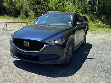 2019 Mazda CX-5 SUV compact bleu métallisé performant