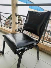 Chaise de bureau cuir noir rembourrée durable
