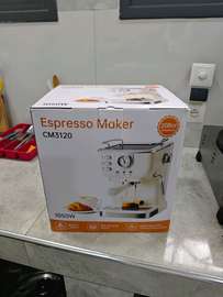 Machine expresso compacte blanche avec manomètre vapeur