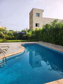 Piscine et jardin aux mamelles