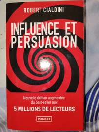 Lot de 3 livres NEUFS ( CIALDINI, COELHO, DICTIONNAIRE)