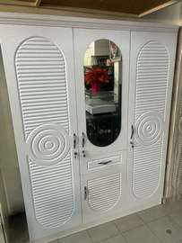 Armoire 3 portes avec miroir et tiroir