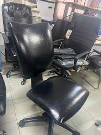 Chaise bureau noire similicuir réglable ergonomique