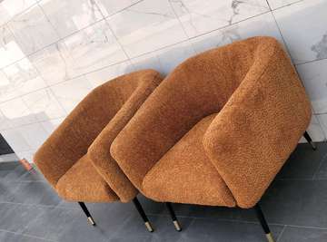 fauteuils modernes tissu bouclé camel