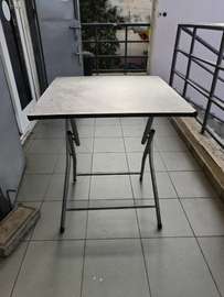 Table pliante bois métal gris clair compacte