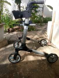 Déambulateur 3 roues pliable aluminium gris léger