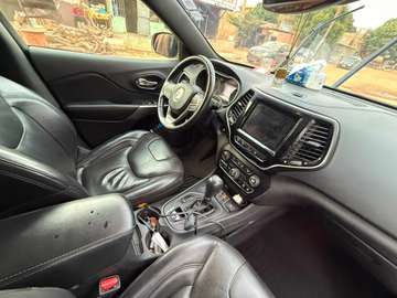 A vendre JEEP CHEROCKEE LIMITED 2019 essence
