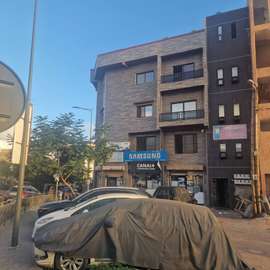 Immeuble commercial à vendre au rond point yoff.