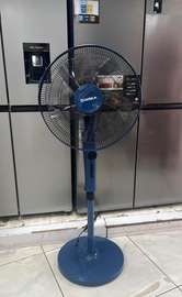 ventilateur sur pied bleu réglable