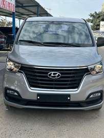 Hyundai Starex 2019, 82000 kms, 12 places diesel boîte auto