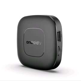 Android TV Box noire compacte avec port USB