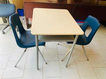 Ensemble table deux chaises