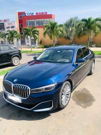 BMW Série 7 Bleu Métallisé Berline Luxe