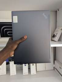 Lenovo T14S Gen3 ) i7 12e generation ) 16 g de ram ) 512