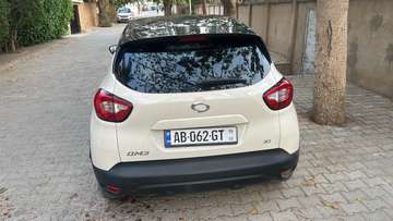 Renault Captur SUV compact beige noir