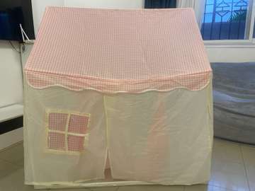 Cabane de jeu enfant pliable tissu blanc toit rose