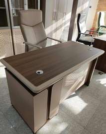 Bureau moderne bois clair