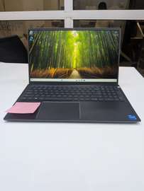 Dell Vostro 15 pouces ) i5 ) 11e ) 8g de ram ) 256
