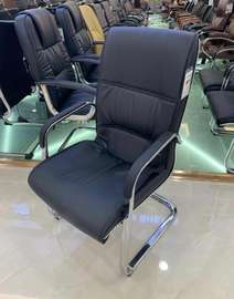 Chaise visiteur cuir noir avec accoudoirs