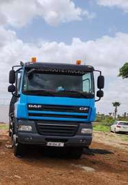 Camion grue DAF venant