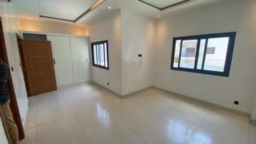 Villa R+1 à louer Almadies