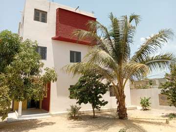 Appartement lumineux avec jardin à Thiès