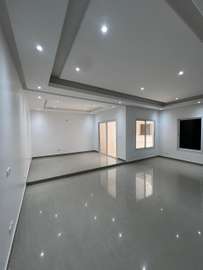 Villa R+2 5 chambres à la cité Mbackiyoufaye