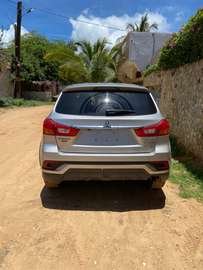 Mitsubishi ASX 4x4 SUV compact gris argenté