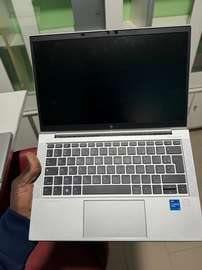 HP 830 elitebook G8 i5