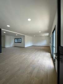 F4 neuf à louer au point e 204 m²