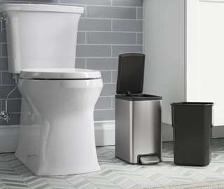 Deux poubelles à pédale KOHLER de 6L en inox