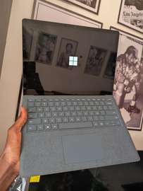 Surface laptop i5 7th/256gb / ram 8gb