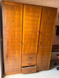 Armoire bois massif  3 portes