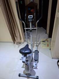 Vélo elliptique compact avec siège gris