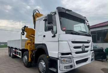 Camion grue SINOTRUK HOWO 8×4