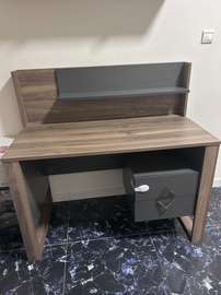 Bureau à vendre + fauteuil noir