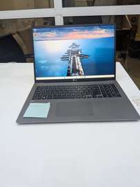 LG Gram ) 17pouces ) i7 ) 10e ) 16g de ram ) 512