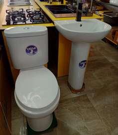 Ensemble chaise anglaise et lavabo