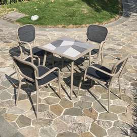 Ensemble table carrée et 4 chaises jardin design