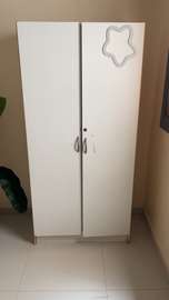 Lot mobilier chambre d'enfants (armoire + commode + bureau