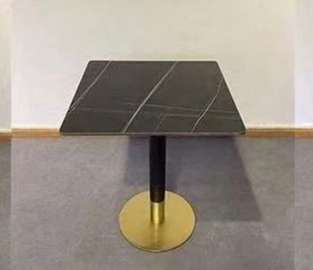 Lot de chaises et tables sous emballage